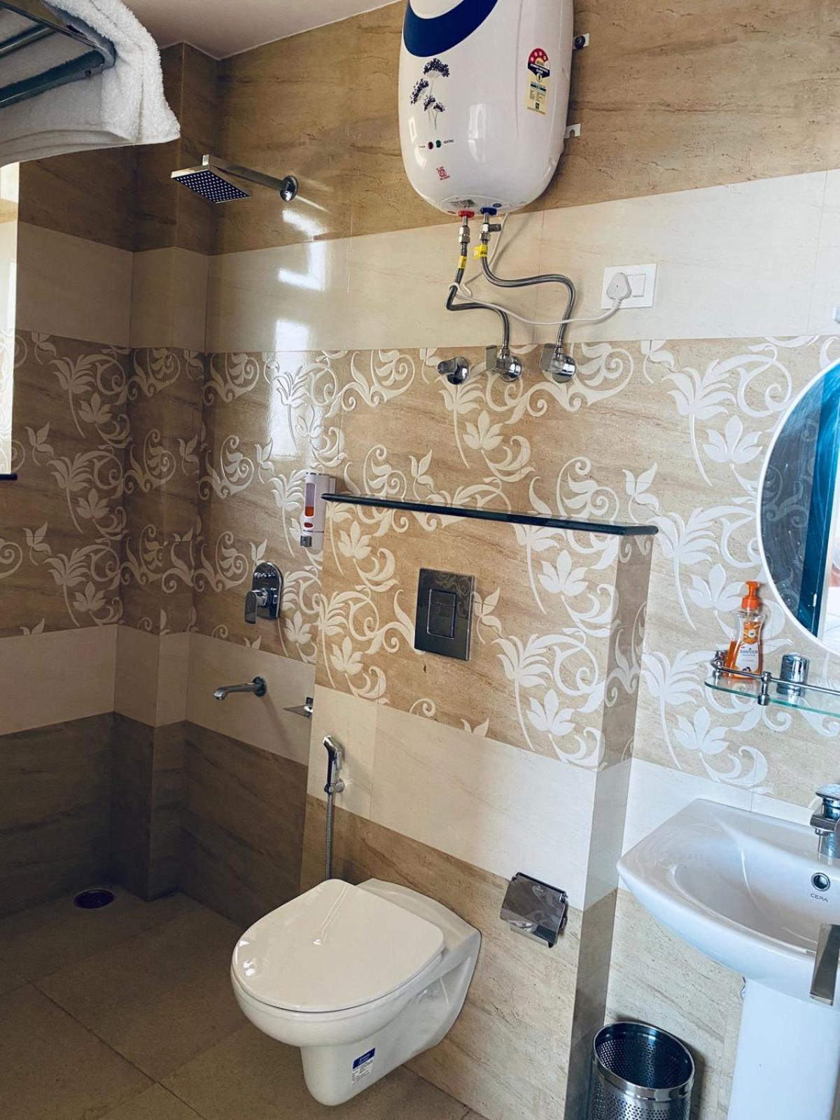 Harmony Heights Hotel Shimla Ngoại thất bức ảnh